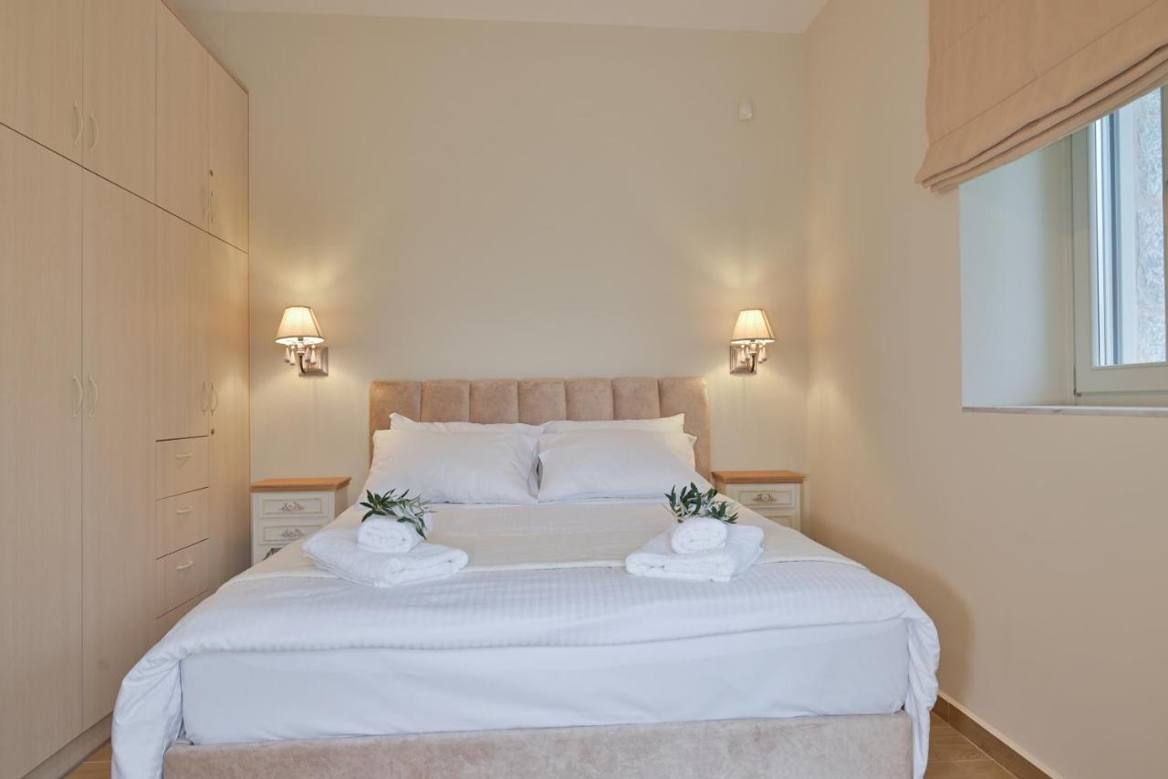 Efmar Exclusive Residences Gythio Zimmer foto