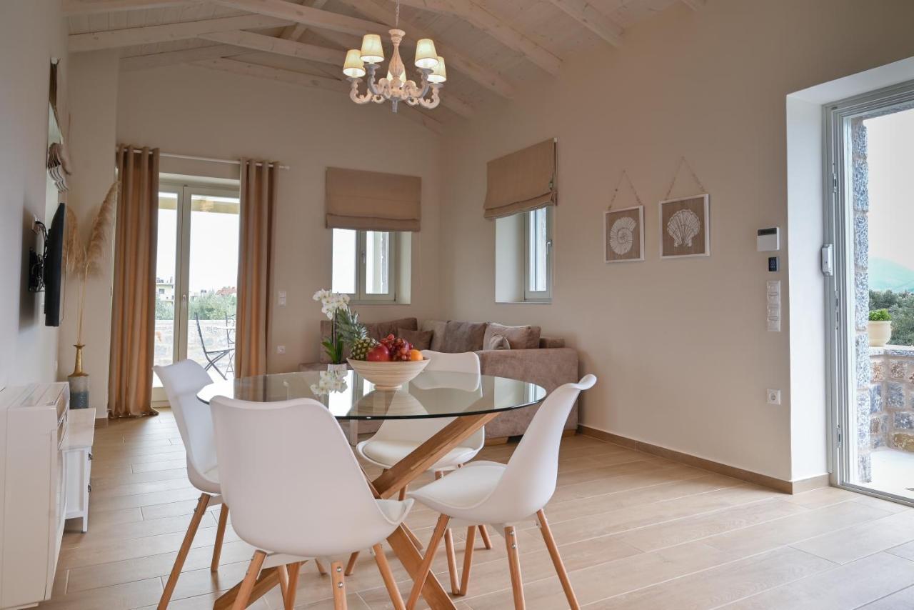 Efmar Exclusive Residences Gythio Zimmer foto