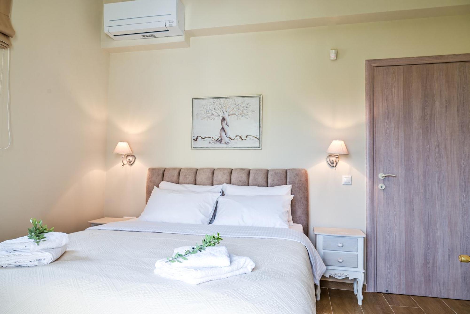 Efmar Exclusive Residences Gythio Zimmer foto